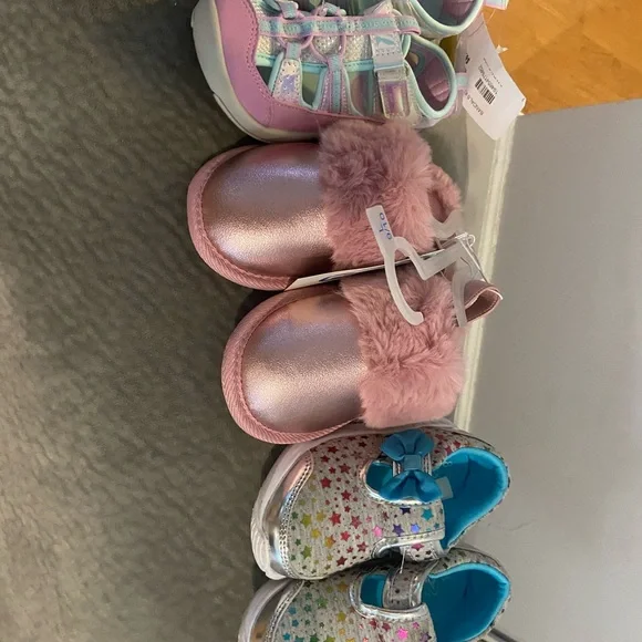 Girls 8 Osh Kosh Shoes and 9/10 Pink Furry Slip On NWT and Stars slip on Lot - Picture 2 of 5